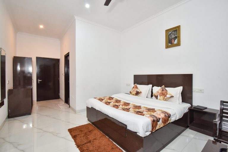 Hotel Royal Place, Tarn Taran